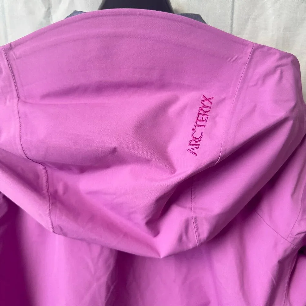 Arc'teryx Women's Gore-Tex Waterproof Outdoor Hiking Ski Jacket - Picture 4 of 11